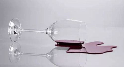 為什么喝紅酒一定要用高腳杯？